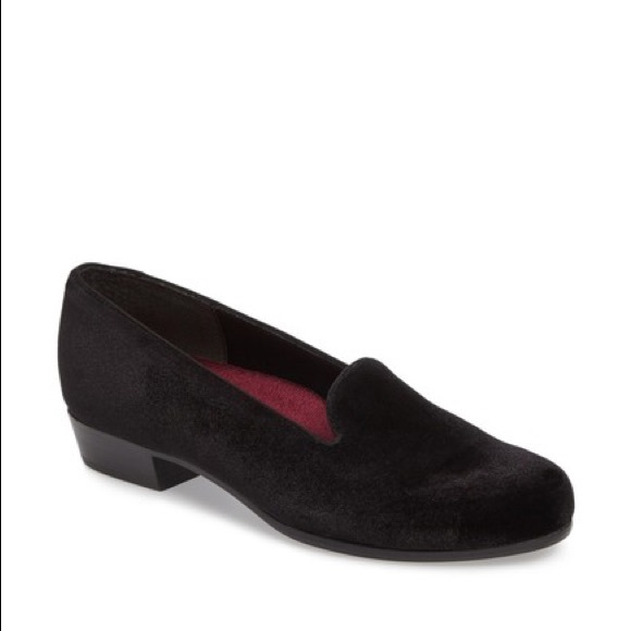 Munro Shoes - Munro velvet loafers, like new